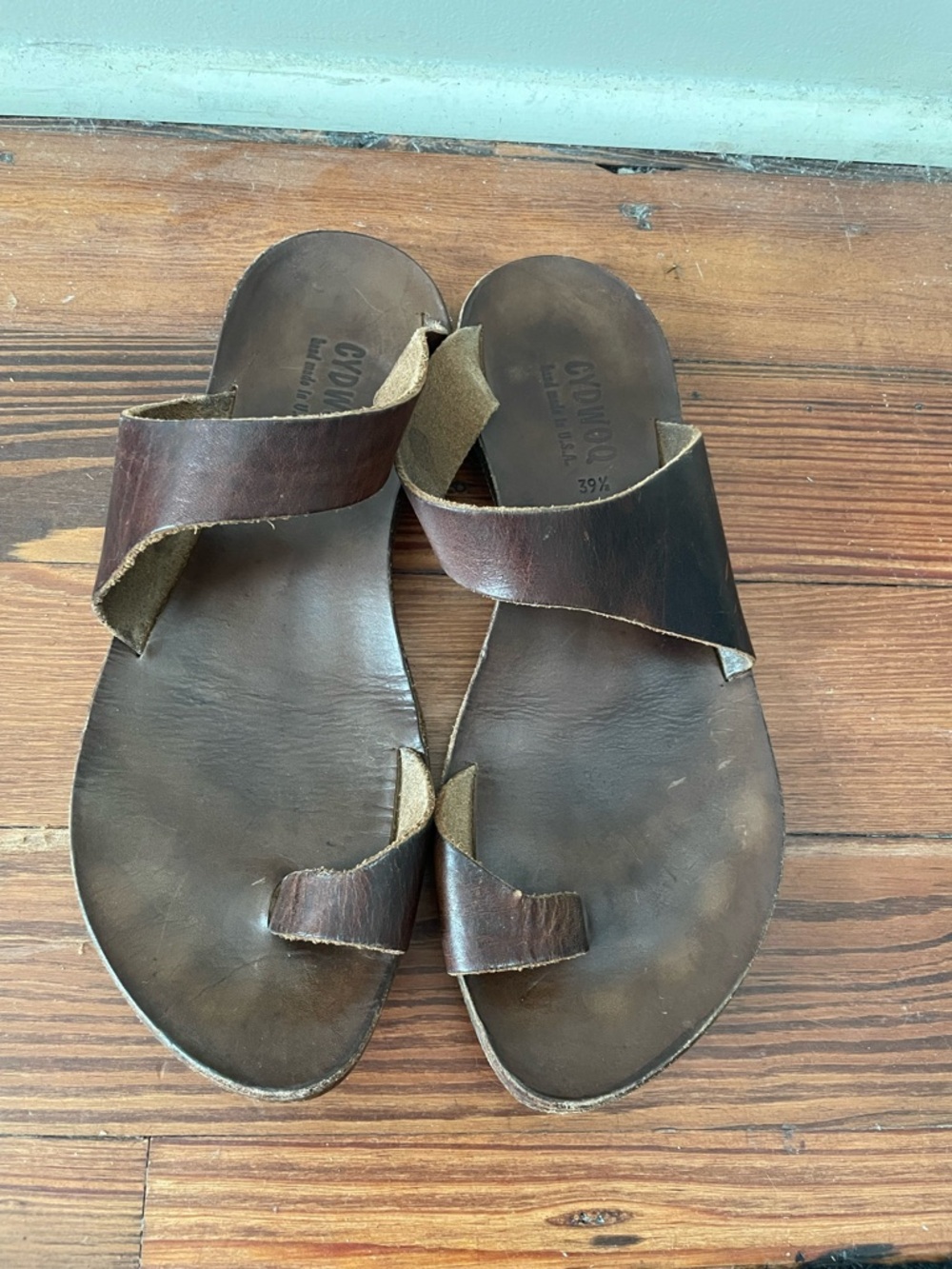 Women's Brown Leather Toe-Loop Slide Sandals